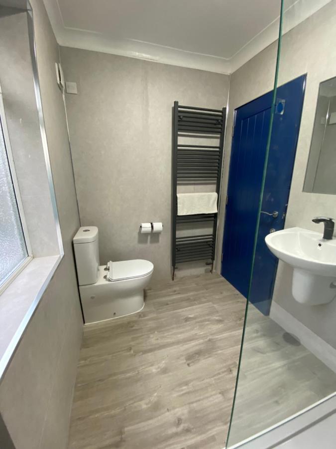 Harewood Lodge - Single And Double Rooms Self Serve Apartment キングズ・リン エクステリア 写真