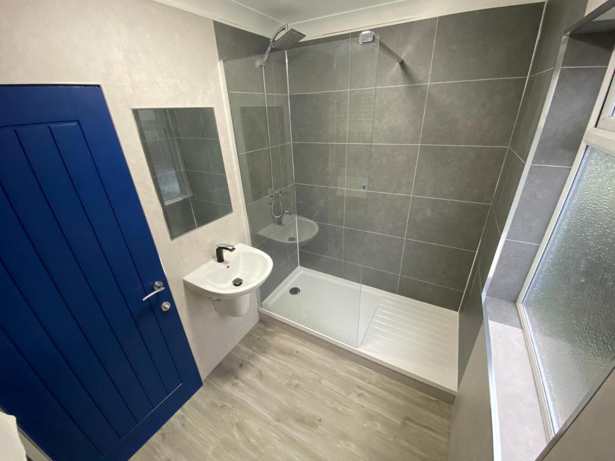 Harewood Lodge - Single And Double Rooms Self Serve Apartment キングズ・リン エクステリア 写真