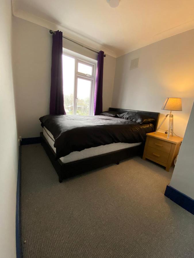 Harewood Lodge - Single And Double Rooms Self Serve Apartment キングズ・リン エクステリア 写真